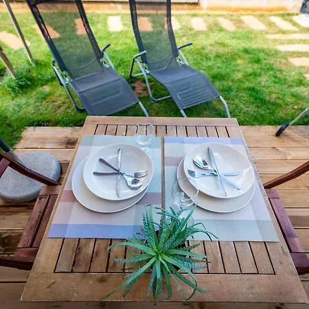아파트 Cute&comfy With Outdoor Space -new Built 풀라