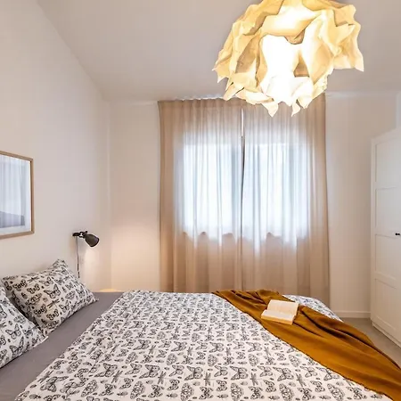 아파트 Cute&comfy With Outdoor Space -new Built 풀라