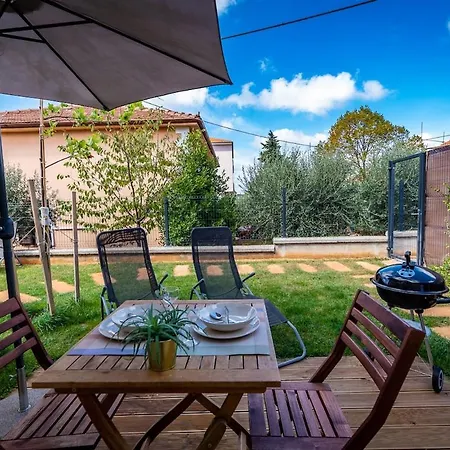 Cute&comfy With Outdoor Space -new Built 아파트 풀라