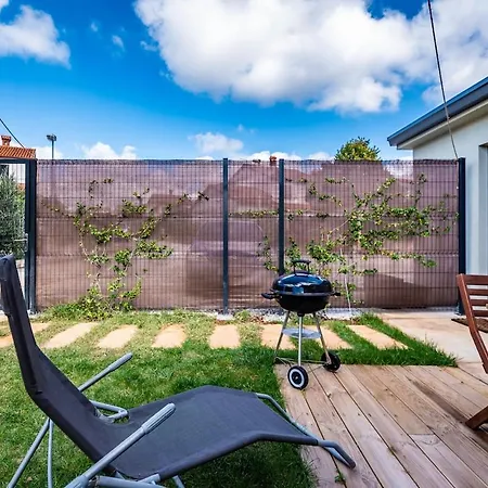 Cute&comfy With Outdoor Space -new Built 풀라